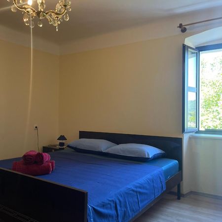 Crveni Apartman เซรส ภายนอก รูปภาพ