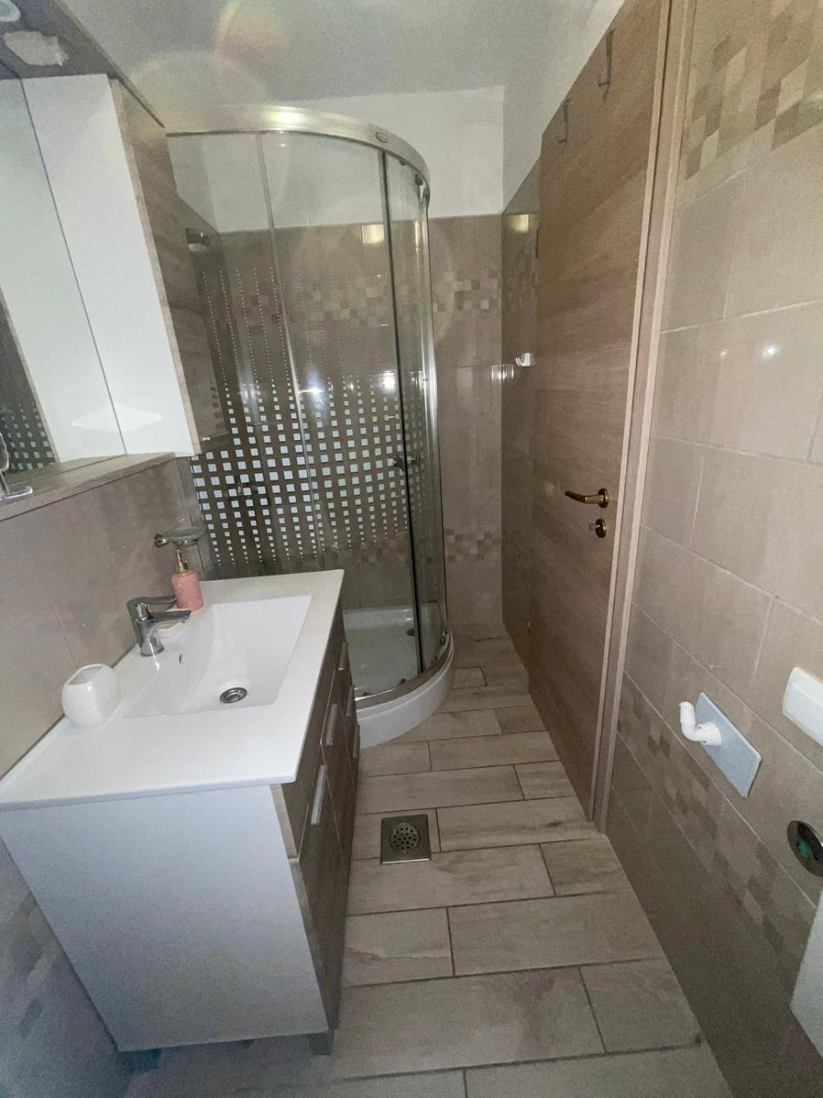 Crveni Apartman เซรส ภายนอก รูปภาพ
