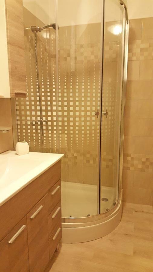 Crveni Apartman เซรส ภายนอก รูปภาพ