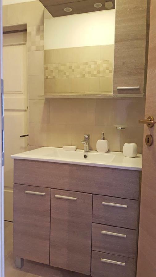 Crveni Apartman เซรส ภายนอก รูปภาพ