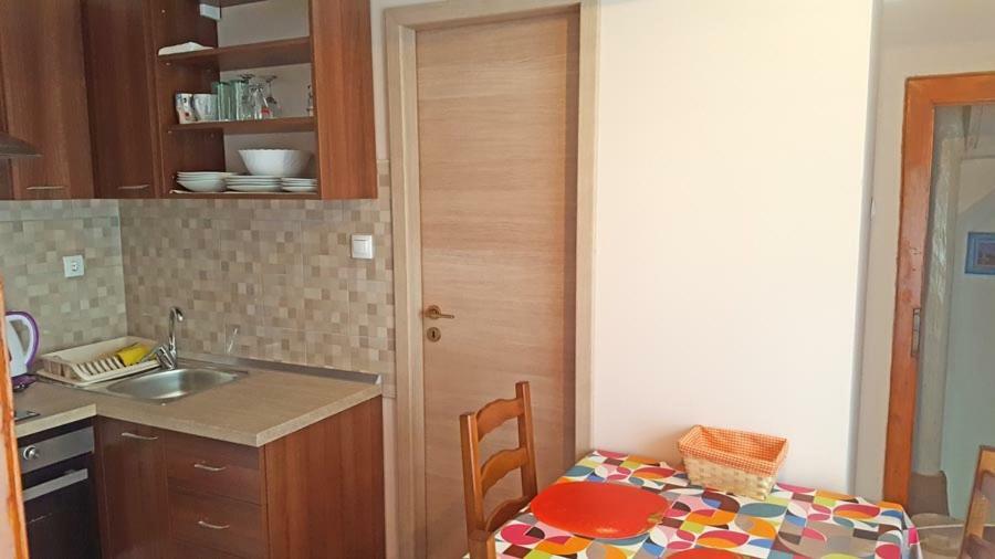 Crveni Apartman เซรส ภายนอก รูปภาพ
